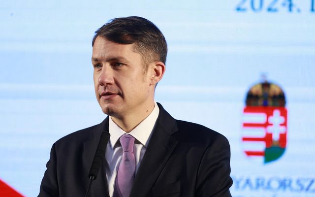 Ünnepélyes szerződéskötés a mezőgazdasági fejlesztések támogatására és a falusi házak vásárlására kiírt pályázatok forrás függvényében nyertes pályázóival