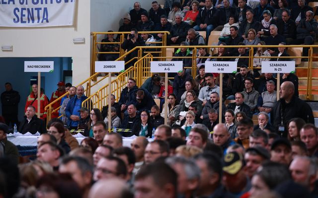 Ünnepélyes szerződéskötés a mezőgazdasági fejlesztések támogatására és a falusi házak vásárlására kiírt pályázatok forrás függvényében nyertes pályázóival