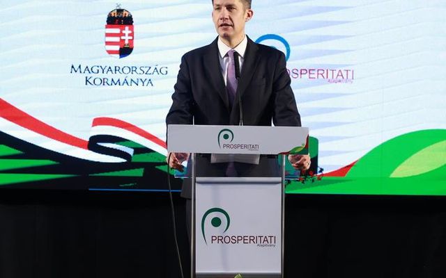 Ünnepélyes szerződéskötés a mezőgazdasági fejlesztések támogatására és a falusi házak vásárlására kiírt pályázatok forrás függvényében nyertes pályázóival