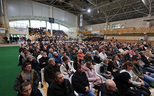 Ünnepélyes szerződéskötés a mezőgazdasági fejlesztések támogatására és a falusi házak vásárlására kiírt pályázatok forrás függvényében nyertes pályázóival