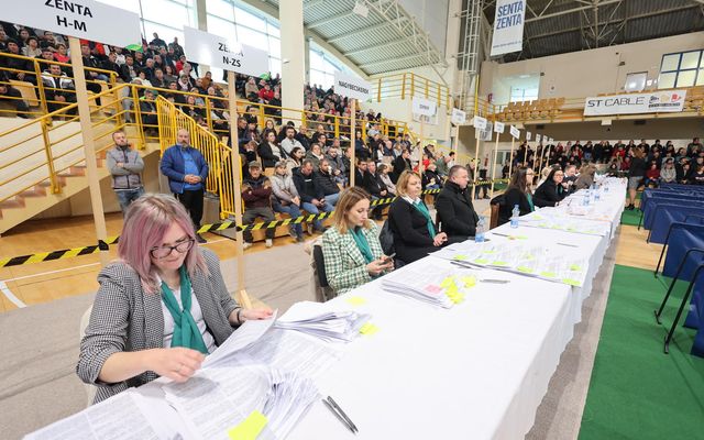 Ünnepélyes szerződéskötés a mezőgazdasági fejlesztések támogatására és a falusi házak vásárlására kiírt pályázatok forrás függvényében nyertes pályázóival