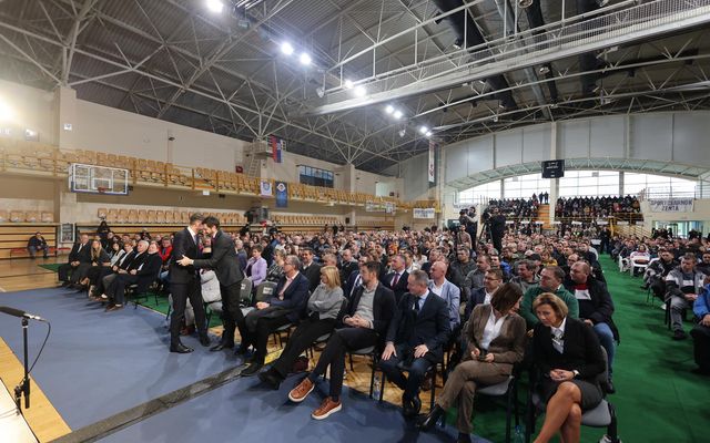 Ünnepélyes szerződéskötés a mezőgazdasági fejlesztések támogatására és a falusi házak vásárlására kiírt pályázatok forrás függvényében nyertes pályázóival